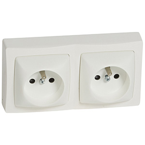 LEGRAND - GNIAZDO PODWÓJNE Z UZIEMIENIEM 2X2P+Z Z PRZESŁONAMI ZACISKI ŚRUBOWE 16A 250V IP20 BIAŁY OTEO - 086076