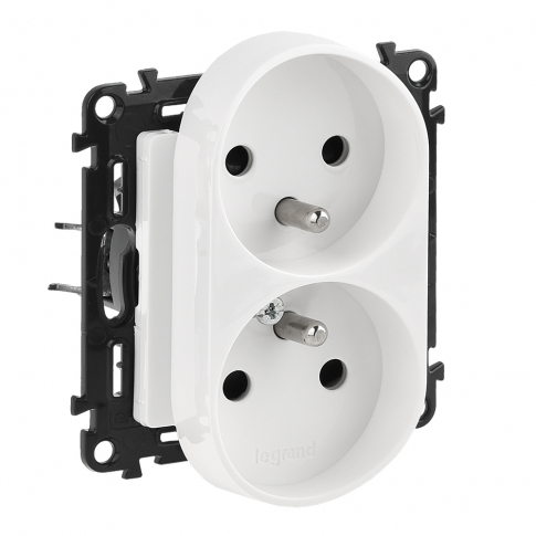 LEGRAND - GNIAZDO PODWÓJNE Z UZIEMIENIEM 2X2P+Z Z PRZESŁONAMI ZACISKI AUTOMATYCZNE 16A 250V IP20 BIAŁY VALENA LIFE - 753190
