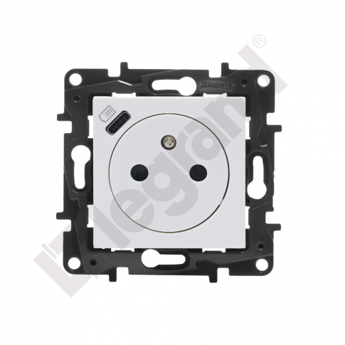 LEGRAND - GNIAZDO POJEDYNCZE Z UZIEMIENIEM 2P+Z Z PRZESŁONAMI ZACISKI AUTOMATYCZNE Z USB TYPU C UMIESZCZONYM W PLAKIETCE NILOE STEP - 863138