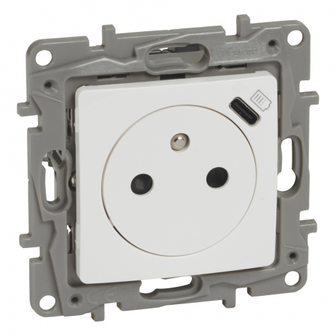 LEGRAND - NILOE - GNIAZDO 2P+Z PŁASKIE  16 A - 250 V~ + USB TYP C W PLAKIETCE (Z PRZESŁONĄ, ZACISKI AUTOMATYCZNE) BIAŁE - 764536