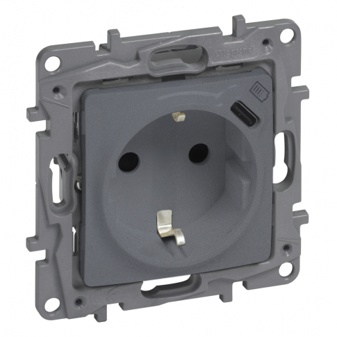 LEGRAND - NILOE SELECTION - GNIAZDO 2P+Z PŁASKIE  16 A - 250 V~ + USB TYP C W PLAKIETCE (Z PRZESŁONĄ, ZACISKI AUTOMATYCZNE) STAL - 762396