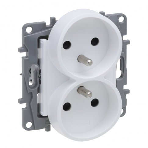 LEGRAND - GNIAZDO PODWÓJNE 2 X 2P+Z DO RAMEK WIELOKROTNYCH (Z PRZESŁONĄ, ZACISKI ŚRUBOWE) BIAŁY NILOE SELECTION - - 762042