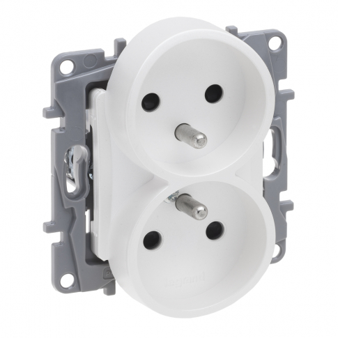 LEGRAND - GNIAZDO PODWÓJNE Z UZMIENIEM 2X2P+Z DO RAMEK WIELOKROTNYCH Z PRZESŁONĄ ZACISKI ŚRUBOWE PERŁOWY NILOE SELECTION - 762442