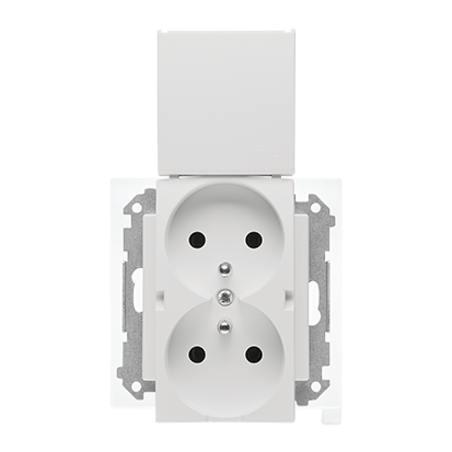 KONTAKT SIMON - Gniazdo wtyczkowe podwójne do wersji IP44 z uszczelką (moduł) 16 A, 250 V~, szybkozłącza. Klapka w kolorze pokrywy; Jasnoszary mat Simon 55 - TGZ2BMCZ.01/114