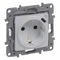 LEGRAND - GNIAZDO POJEDYNCZE Z UZIEMIENIEM 2P+Z PŁASKIE+USB TYP C W PLAKIETCE Z PRZESŁONAMI ZACISKI AUTOMATYCZNE 16A 250V PERŁOWY NILOE SELECTION - 762496