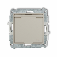 KARLIK - Mechanizm gniazda bryzgoszczelnego z uziemieniem 2P+Z (klapka biały mat, przesłony torów prądowych) podtynkowy IP 44, 16A 250V~ MINI taupe - 60IGPB-1zp
