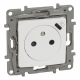 LEGRAND - NILOE - GNIAZDO 2P+Z PŁASKIE  16 A - 250 V~ + USB TYP C W PLAKIETCE (Z PRZESŁONĄ, ZACISKI AUTOMATYCZNE) BIAŁE - 764536